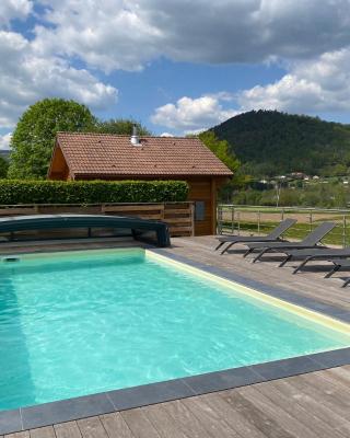 Chalet avec Jacuzzi et Piscine, déco soignée esprit cocooning