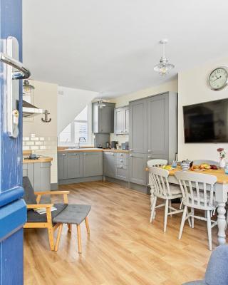 Captains Cottage - Stylish cottage, level location, in the heart of Dartmouth