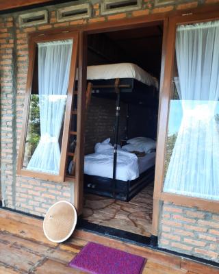 The Boat Homestay and Spa