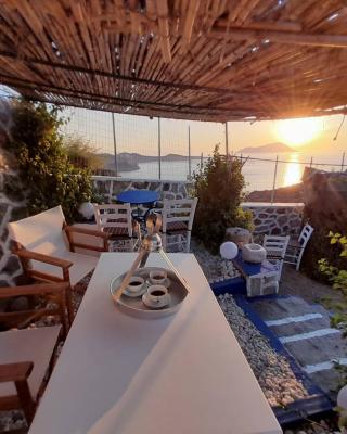 Mamos Sunset House Plaka