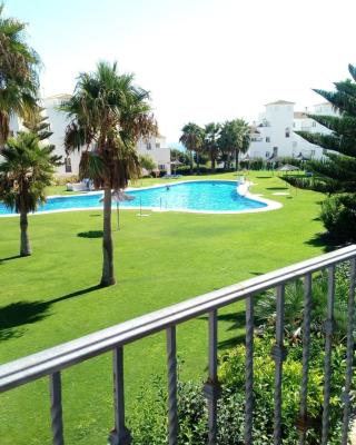 3 bedrooms with pool & parking, close to sea and Gibraltar