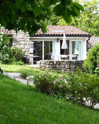 Les Grangeonnes, gîtes nature, piscine, sauna pour accueil familiale ou de groupe