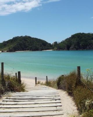 Matapouri bach - beautiful Northland beach