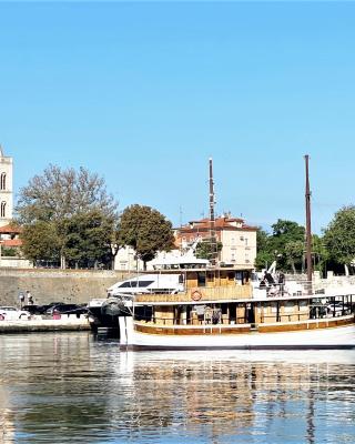 Rhythm Floating Hostel - Zadar