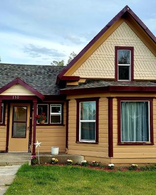 Vintage Cozy Family Home near National Parks