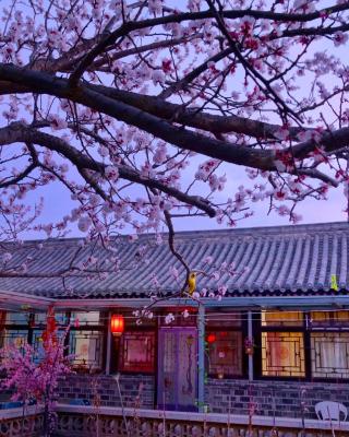 Beijing Badaling Great Wall Caos Courtyard Hostel 1VIP service 2Ancient style Chinese yard 3 only 15 minutes walk to the Badaling Great Wall 4 be your free advisor 5 offer private guided tour 6 experience local food and culutre