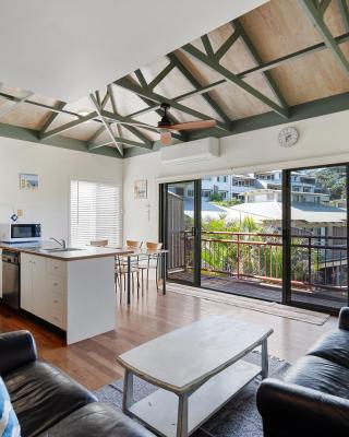 MAIN STAY - 100m to patrolled beach, pool, wifi, close to cafes