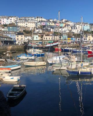 Harbour View Ground Floor Flat with Private Parking, only 5 Mins walk to harbour
