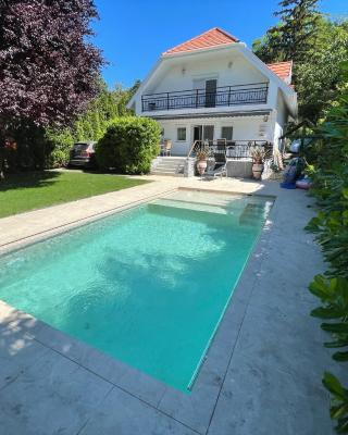 5 bedroom villa very close to Balaton