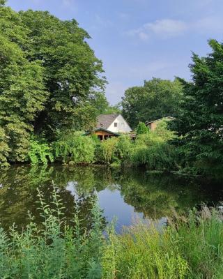 Ostsee Jägerhütte am Waldesrand mit Sauna und Sportgerät