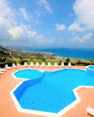 Casa Marzy- Charming Tropea Studio with Pool, Sea & Volcano Views