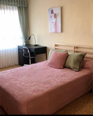 Location Location! Double room with free Wifi, privete Bathroom and TV
