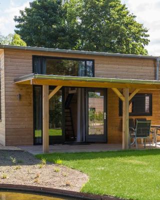 Fraai Tiny House aan het veluwemeer met uitzicht & veranda