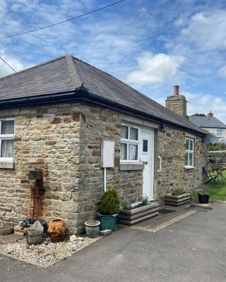 Cosy 1-bedroom cottage with indoor open fireplace