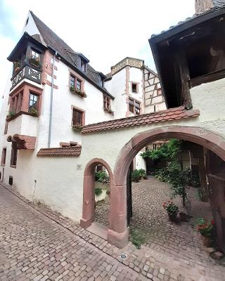 ADRIHOF à Riquewihr, Cour de l'Abbaye d'Autrey