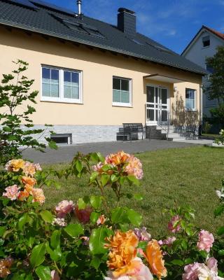 Ferienwohnung mit Terrasse am Rosengarten