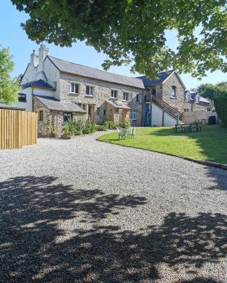 THE OLD RECTORY ROSE COTTAGE in Jacobstow 10 mins to Widemouth bay and Crackington Haven,Nearby Bude,Tintagel,Port Issac,Clovelly,PARKING FOR LARGE AND MULTIPLE VEHICLES