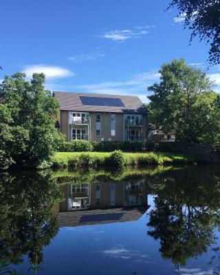 Beautiful Riverside Holiday Home