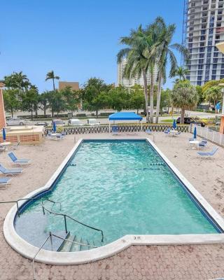 Hallandale Gulfstream Pool Walk to the Beach