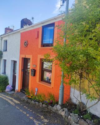 Fishermen's cottage with log burner, 2 bathrooms & sea views from garden terraces