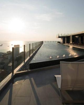 high Floor Sea view The Base condo center of pattaya