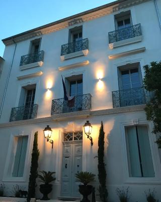 LAZARE Maison de Maître , appartements de standing avec parking privatif à seulement 7 minutes à pied du centre historique de Béziers
