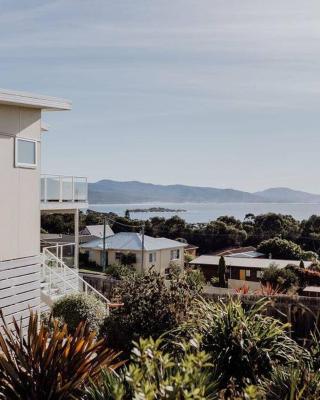 The Watch House - Panoramic Views of Bicheno Ocean