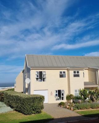 BEAUTIFUL COTTAGE FANTASTIC BEACH