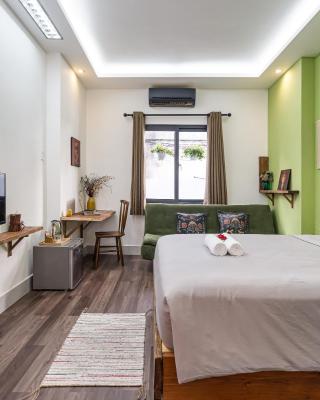 HoLo Central Saigon - Serviced HomeStay