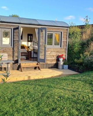 Rhodes To Serenity - Mermaid Shepherds Hut