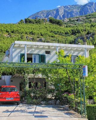 Apartments and rooms with parking space Tucepi, Makarska - 6901