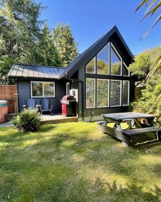 Beautiful Oceanfront Cabin With Hot Tub! - Gone With The Wind