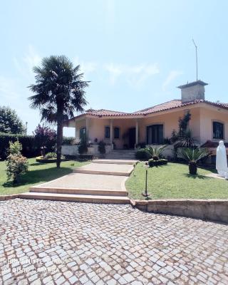 Casa Além Rio - quartos para 6 hóspedes em Santo Tirso