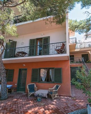 Apartments by the sea Brela, Makarska - 16950