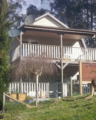 Beautiful Dutch Barn style country house in Merrijig (base of Mt Buller).