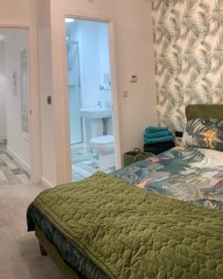 Peterborough City Center One Bed apartment With Free Private Parking