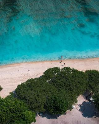 Gili Teak Beach Front Resort