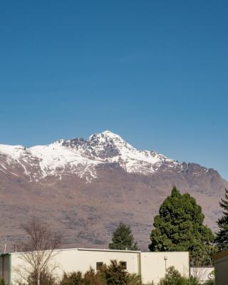 Snowy Peaks - Queenstown Holiday Apartment