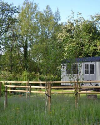 Large Luxury Shepherds Hut with Hot Tub nr Bath