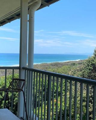 15 Whale Watch Resort + Beach Front + Ducted Air Con + 3 Bed + 2 Bath