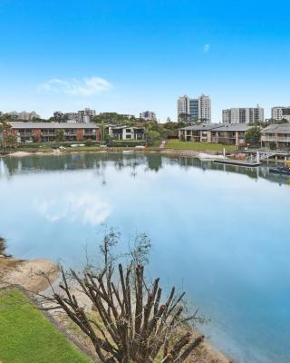 CANAL7-ON THE MOOLOOLABA CANAL!