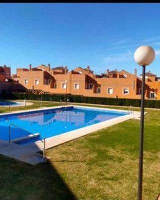 Casa adosada 3 habitaciones con piscina comunitaria