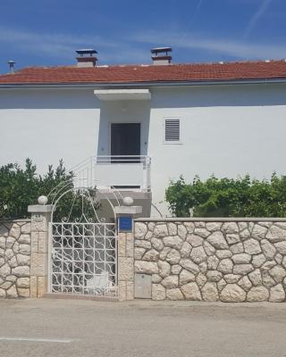 Apartments and rooms with parking space Hvar - 15378