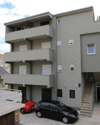 Apartments by the sea Nemira, Omis - 17039