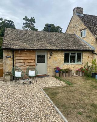 Cosy Cotswolds Self-Contained One Bedroom Cottage