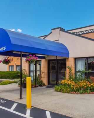 All Seasons Inn & Suites
