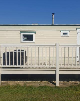 Red 2 Caravan Ingoldmells 6 berth 3 bedrooms