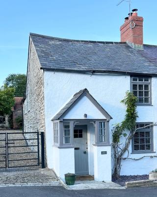Cosy two bedrooom cottage set in a Dorset village