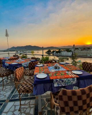 Hotel Mewar Haveli - At Lake Pichola