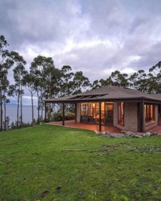 Tinderbox Cliff House - Waterside Private Retreat